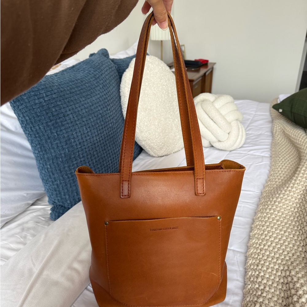 Classic Leather Tote Bag in Cognac